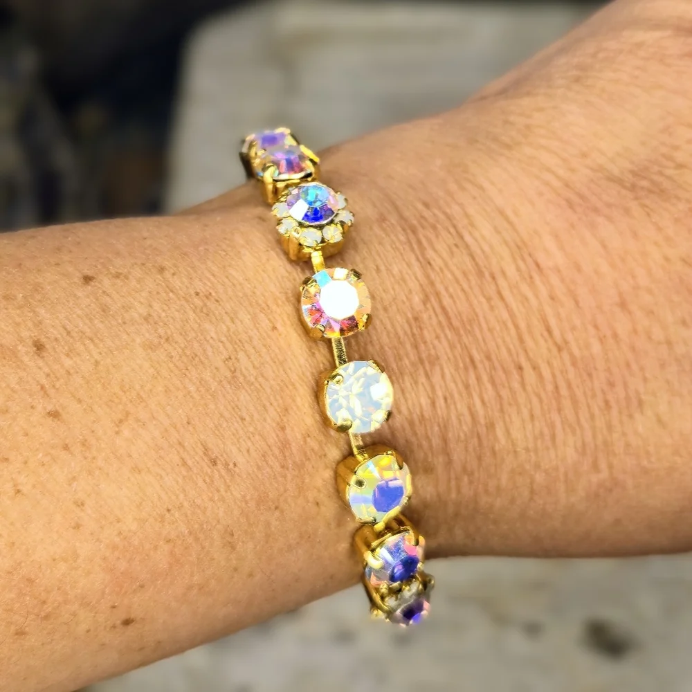 Sparkling White Crystal & Opal AB Flowers Bracelet In Classic 18K Gold Plated